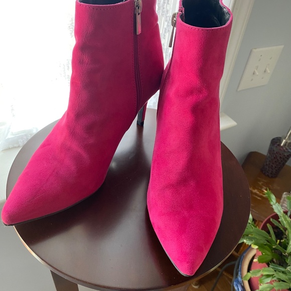 NWOT Hot Pink Faux Suede Bootie BAMBOO brand with Silver Tone Toggle Side Zipper - Picture 4 of 12